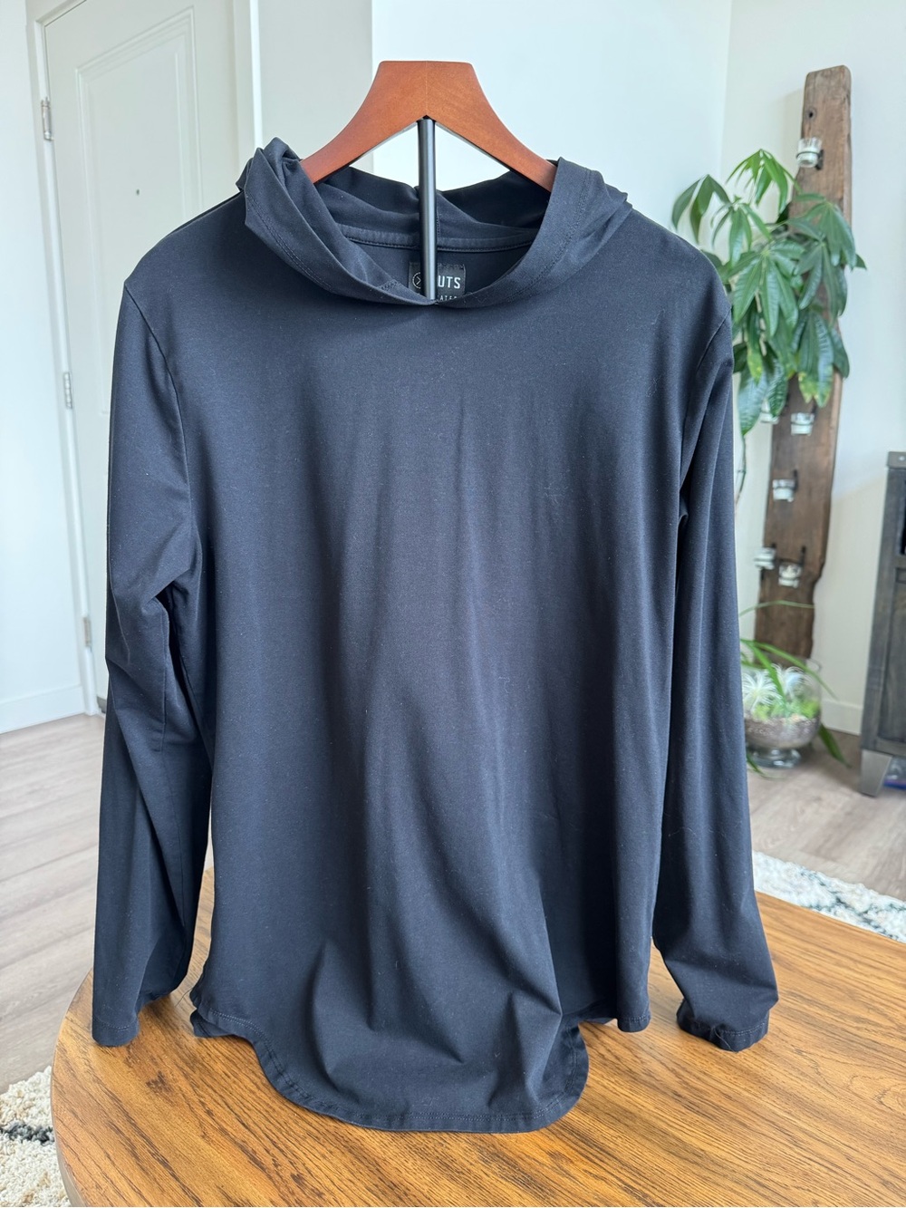 Cuts Elongated Men's Black Hooded Long-Sleeve Hoodie